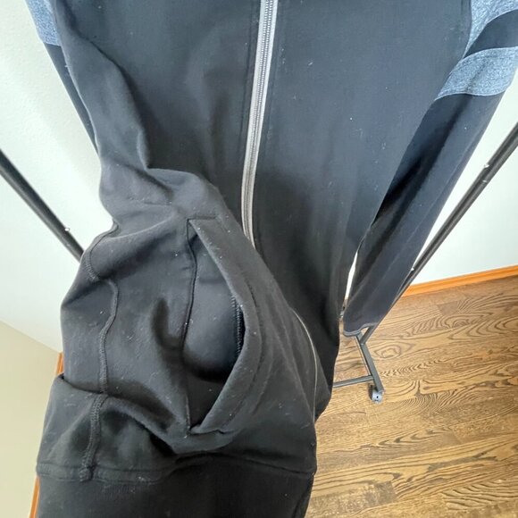Lululemon Men's Full Zip Track Jacket, Black and Gray, Size Medium - Picture 5 of 8